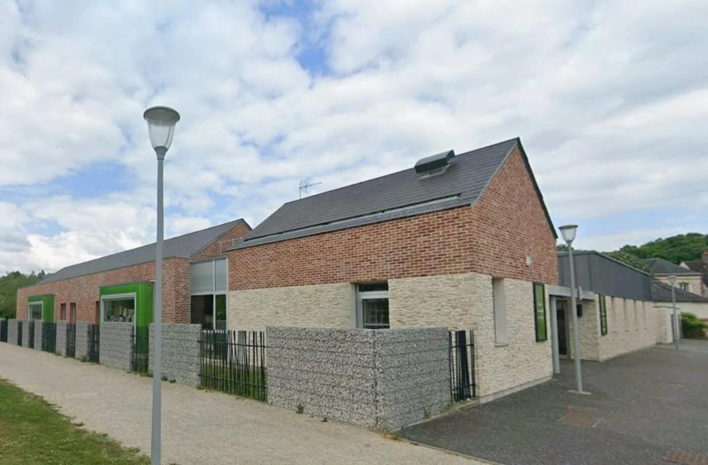 Coups de poing au visage et à la tête d’une enseignante : une mère d’élève condamnée à de la prison avec sursis dans le Loiret