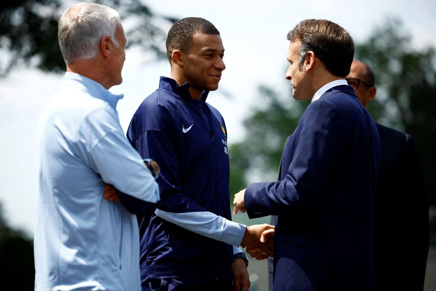 Coupe du monde 2026 : Emmanuel Macron en visite à Clairefontaine pour encourager les Bleus avant le début de la compétition