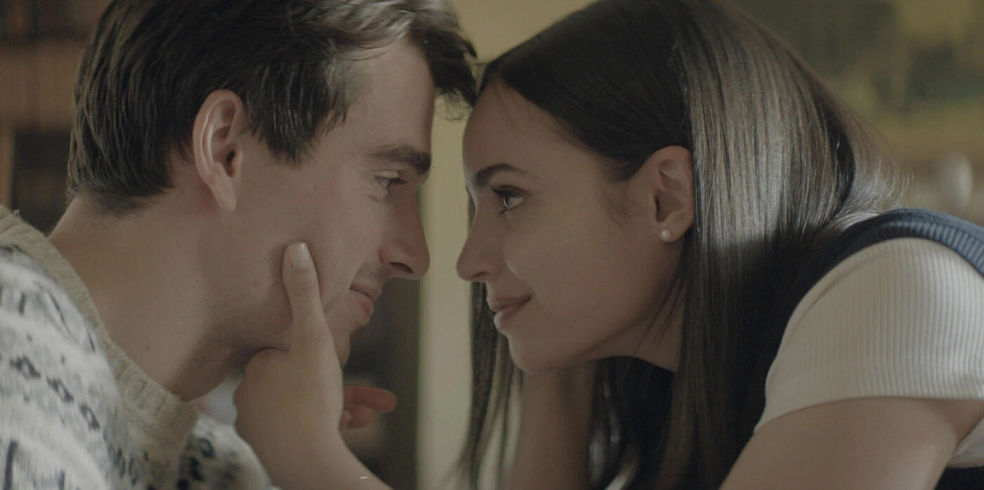 « My Oxford Year » sur Netflix : que vaut la comédie romantique adaptée d’un roman ?