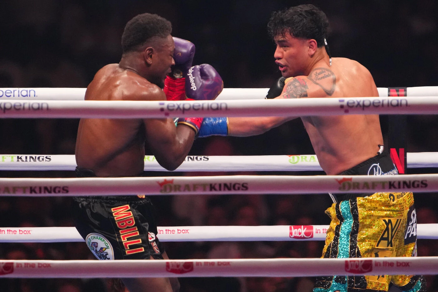 Boxe : sensation à Las Vegas, Canelo tombe contre un immense Crawford, Mbilli doit se contenter du nul