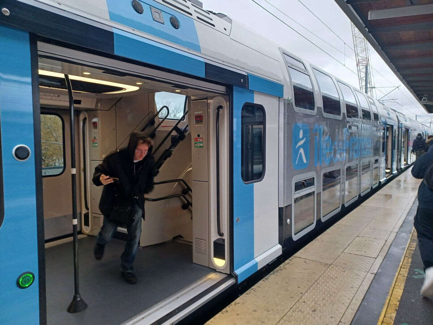 RER A : trafic interrompu sur une partie de la ligne à Paris, reprise estimée à 10 heures