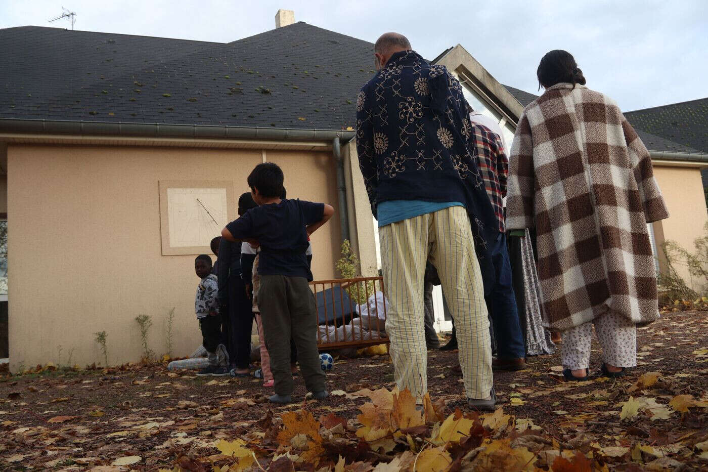 Calvados : le squat de familles de migrants dans l’ancien Ehpad de Cambremer divise le village