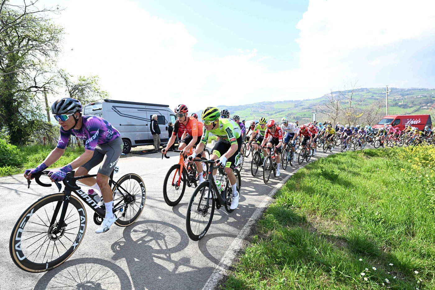 Cyclisme : chute mortelle d’un jeune coureur italien lors du Tour du Val d’Aoste