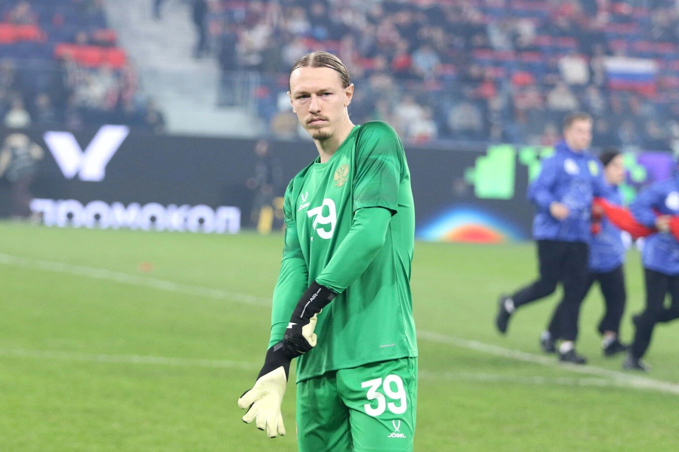 Football : pourquoi le gardien Matvey Safonov a-t-il été remis à la disposition du PSG après une boulette avec la Russie ?