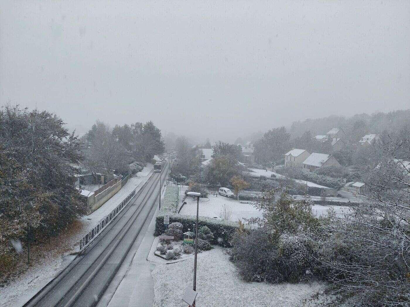 Neige dans les Yvelines : sortie des élèves dès 15 heures ce jeudi, aucun transport scolaire vendredi