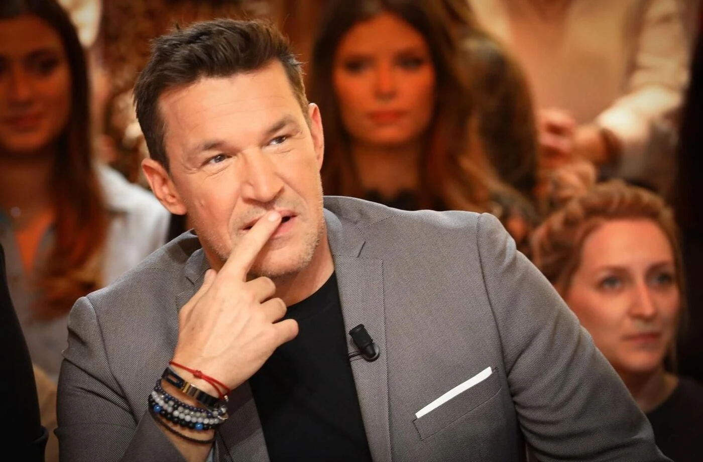« Une main explosée » : Benjamin Castaldi gravement blessé à la main après un accident de drone, ses doigts « recollés »