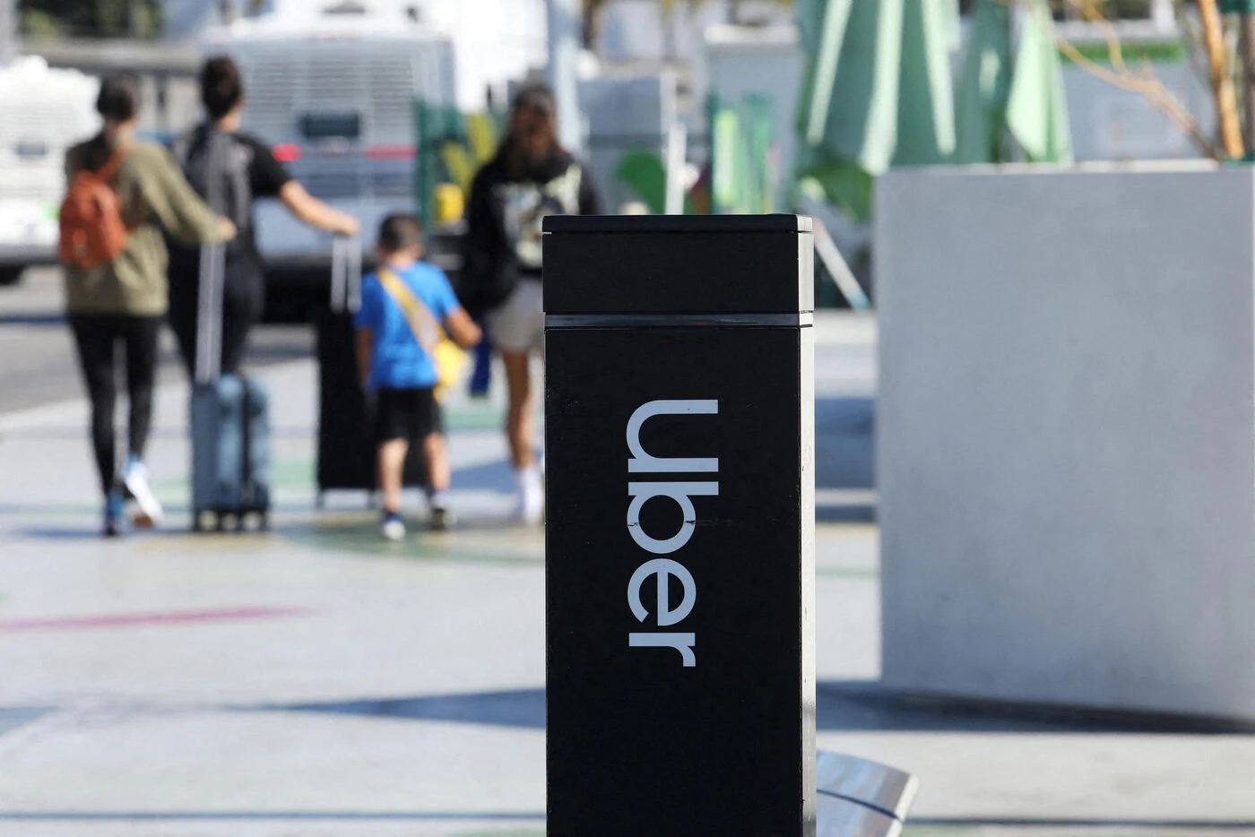 « Une appli à tout faire » : après la commande de VTC et de repas, Uber va permettre la réservation d’hôtels depuis son application