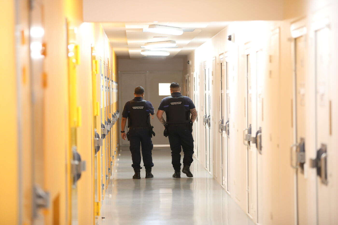 Condamnations, radicalisation en prison, épisode psychotique : ce que l’on sait du suspect de l’attaque au couteau dans un supermarché d’Apt