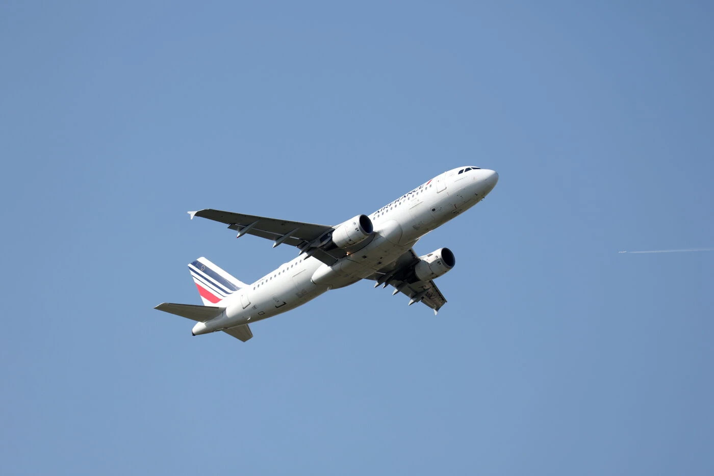 Ebola : un vol Paris-Détroit d’Air France forcé de s’arrêter à Montréal pour débarquer un passager congolais