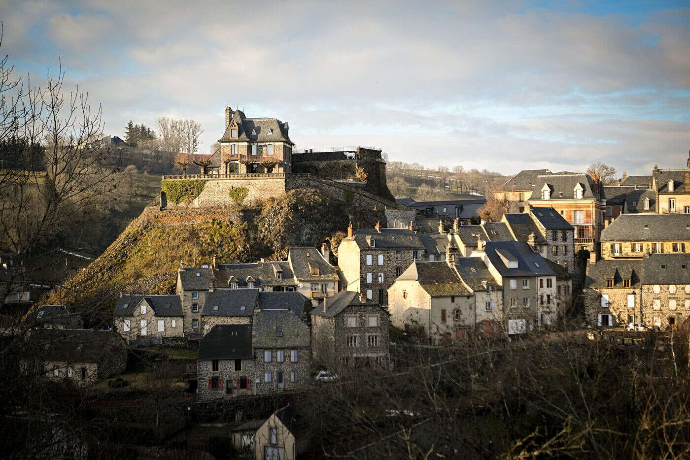 Le maire d’un village du Cantal suspecté d’agressions sexuelles sur mineurs