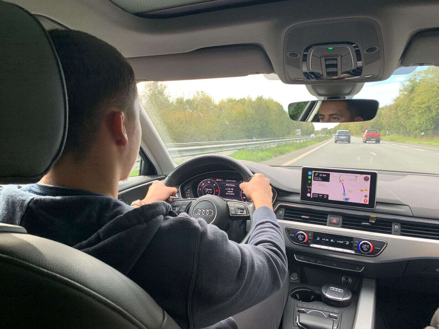 Lozère : un homme condamné après avoir conduit en regardant Netflix au volant et provoqué un accident