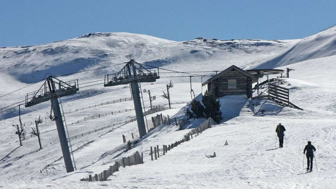 Pyrénées-Orientales : les squatteurs quittent la station de ski fermée où ils voulaient organiser une rave-party du Nouvel An