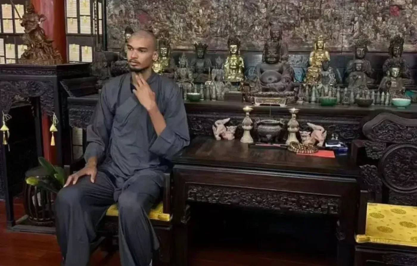 « Se libérer des chaînes qu’on s’attache à soi-même » : Wembanyama raconte sa retraite dans un temple Shaolin