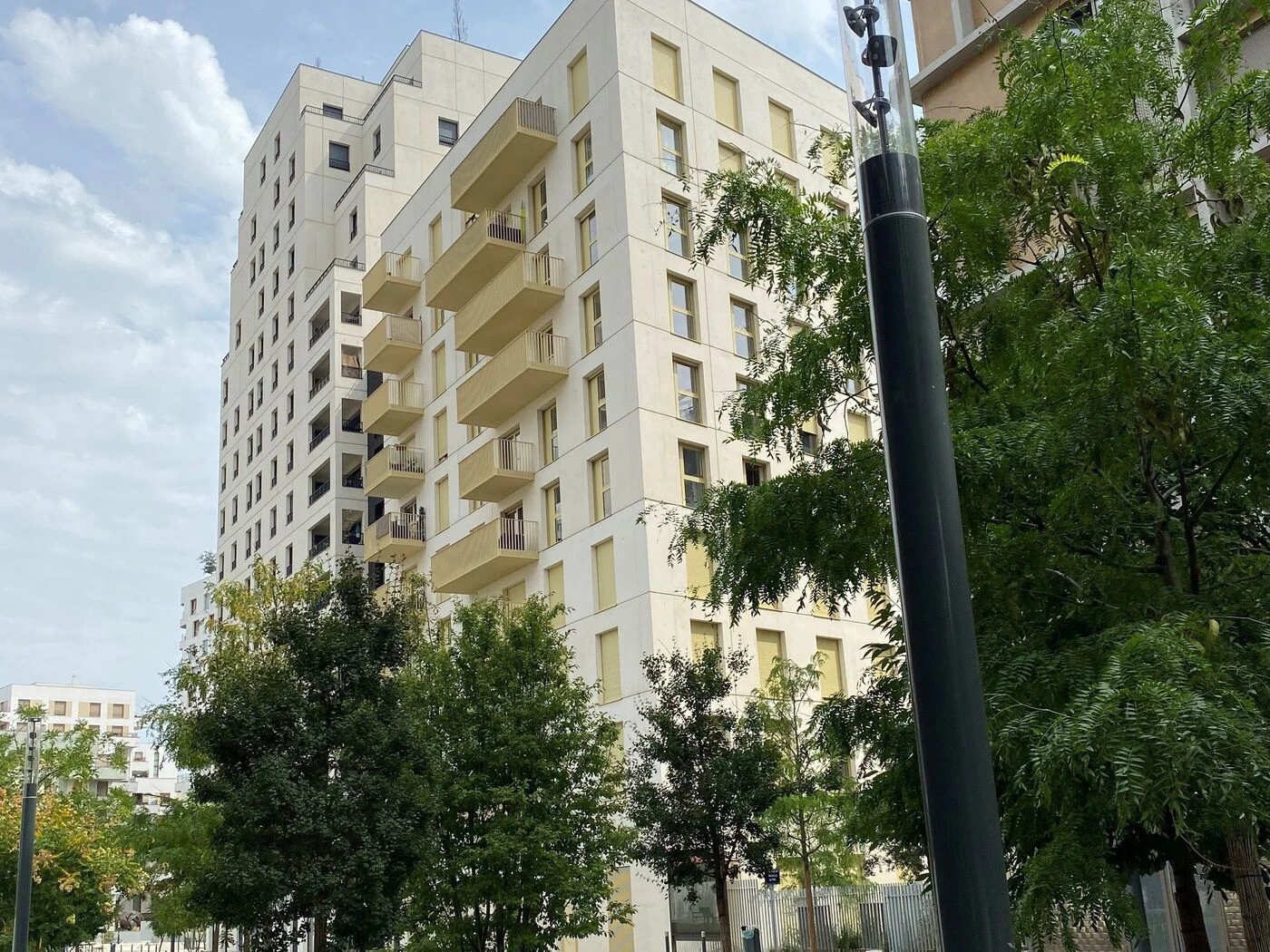 Asnières : trois enfants piégés sur un balcon en pleine chaleur, une mère interpellée