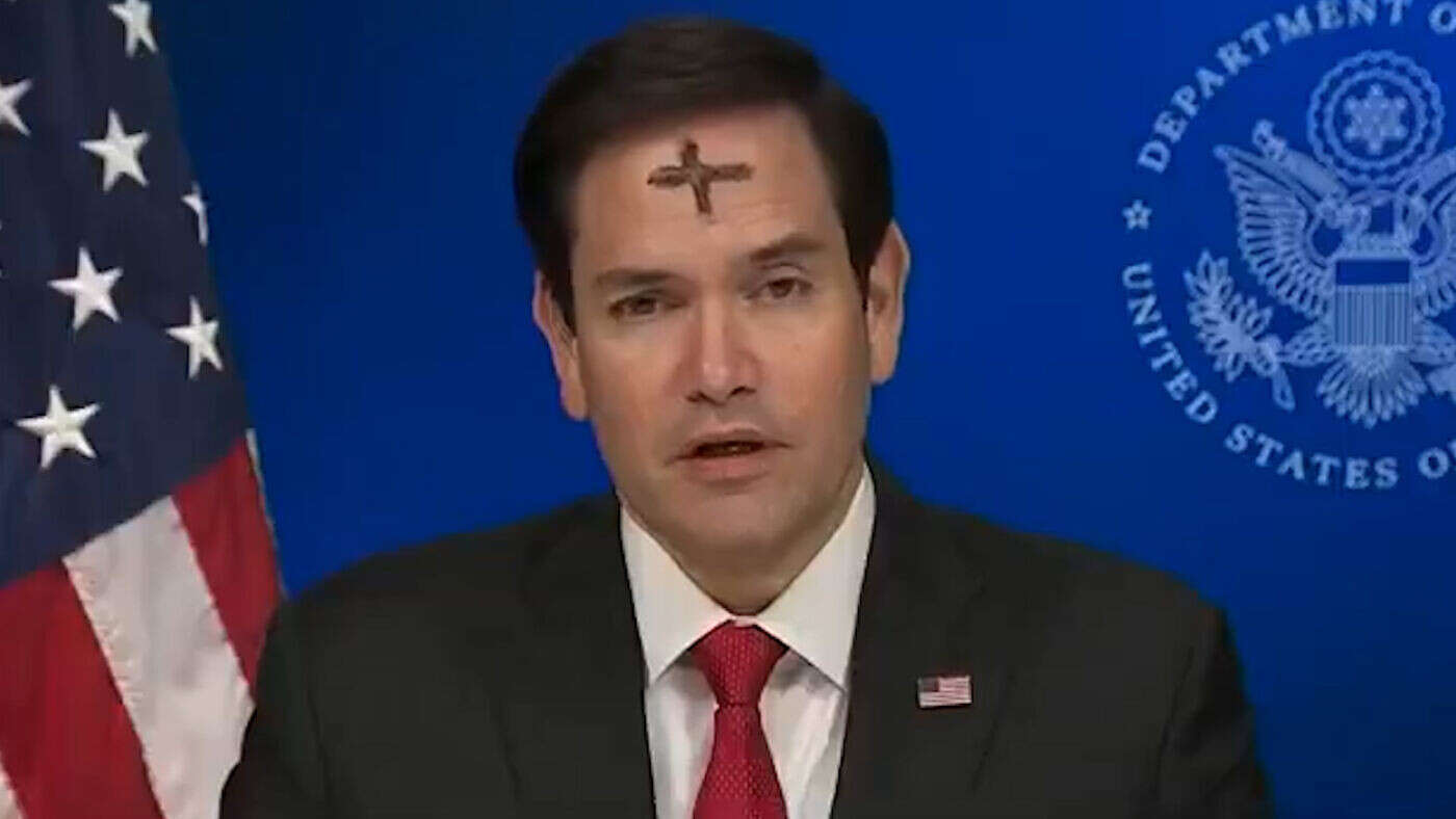 VIDÉO. Pourquoi le secrétaire d’État américain Marco Rubio s’est affiché à la télé avec une croix sur le front ?