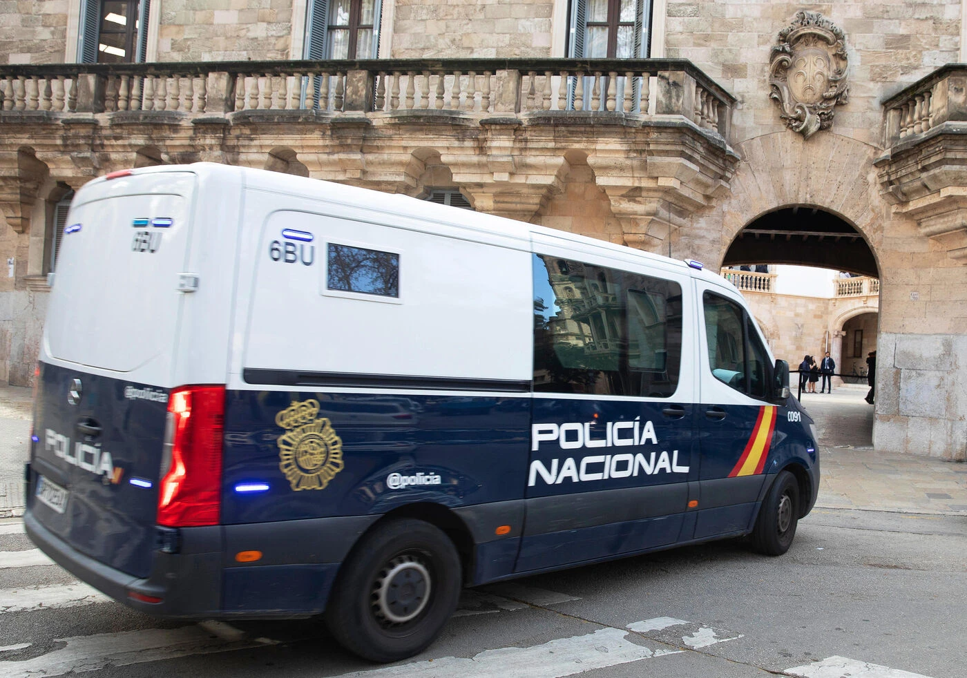 Scandale en Espagne : « il ne respirait plus », un DJ de 47 ans meurt après une intervention policière critiquée