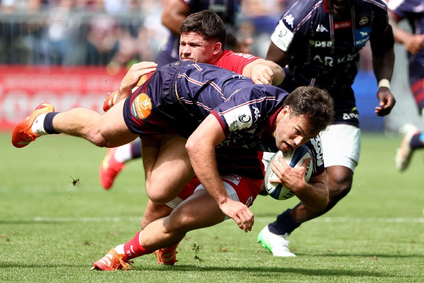 Bordeaux-Bègles - Toulouse (35-18) : les larmes de Damian Penaud, sorti sur blessure