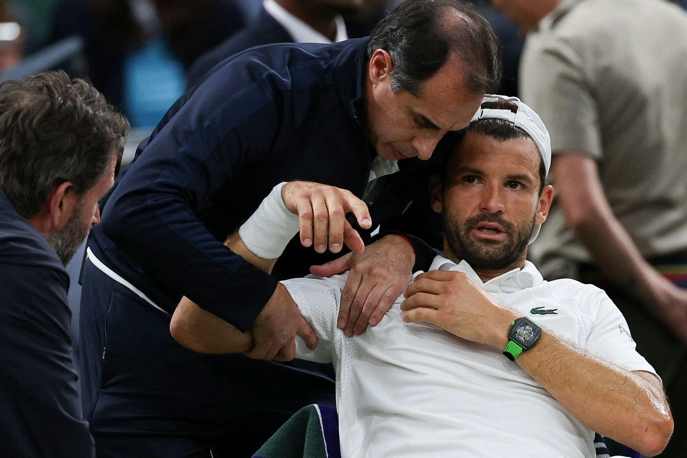 Wimbledon : l’abandon déchirant de Dimitrov, blessé alors qu’il était tout proche de l’exploit face à Sinner