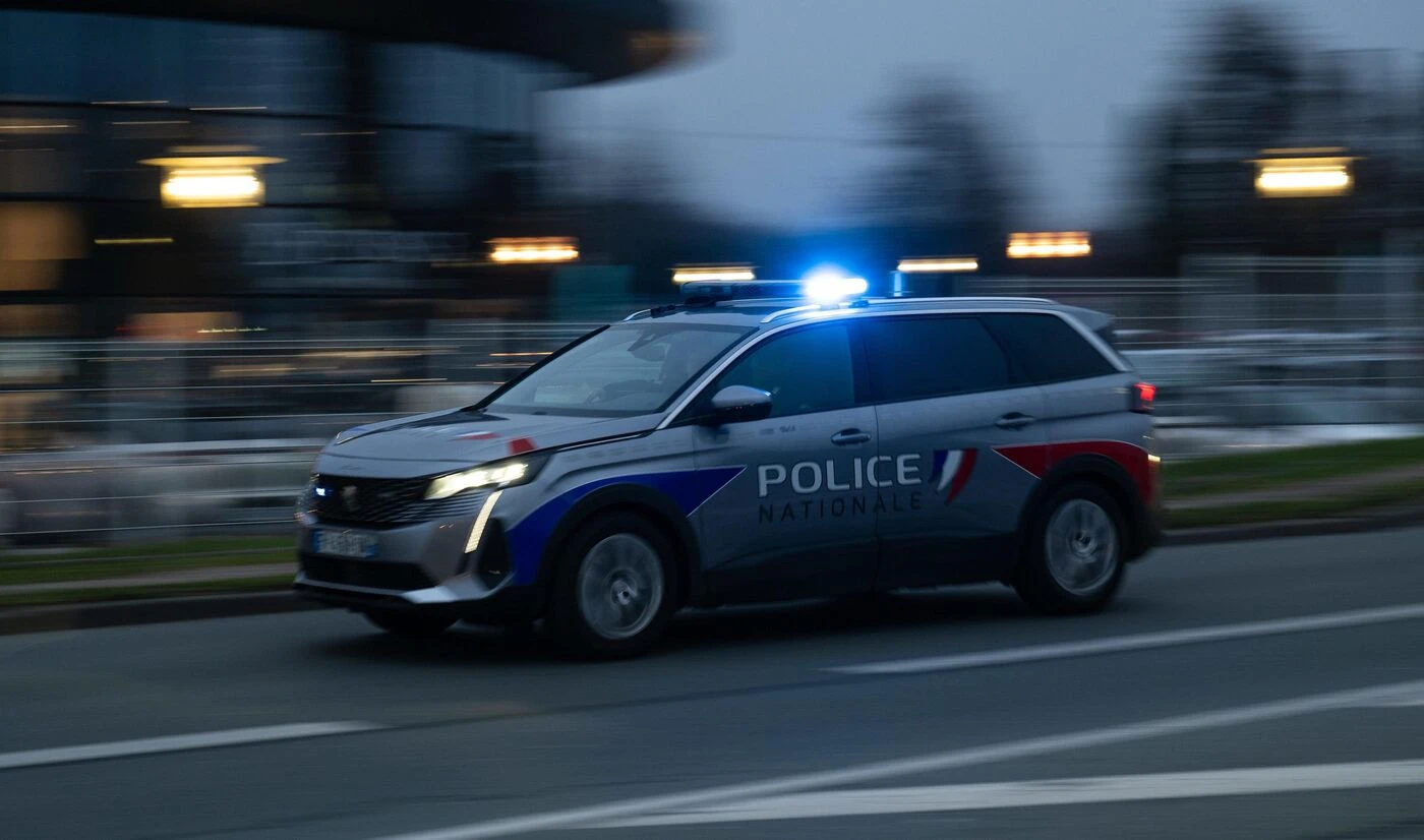 Arme à feu, coup de crosse et lacrymo : une famille agressée dans son pavillon à Puteaux