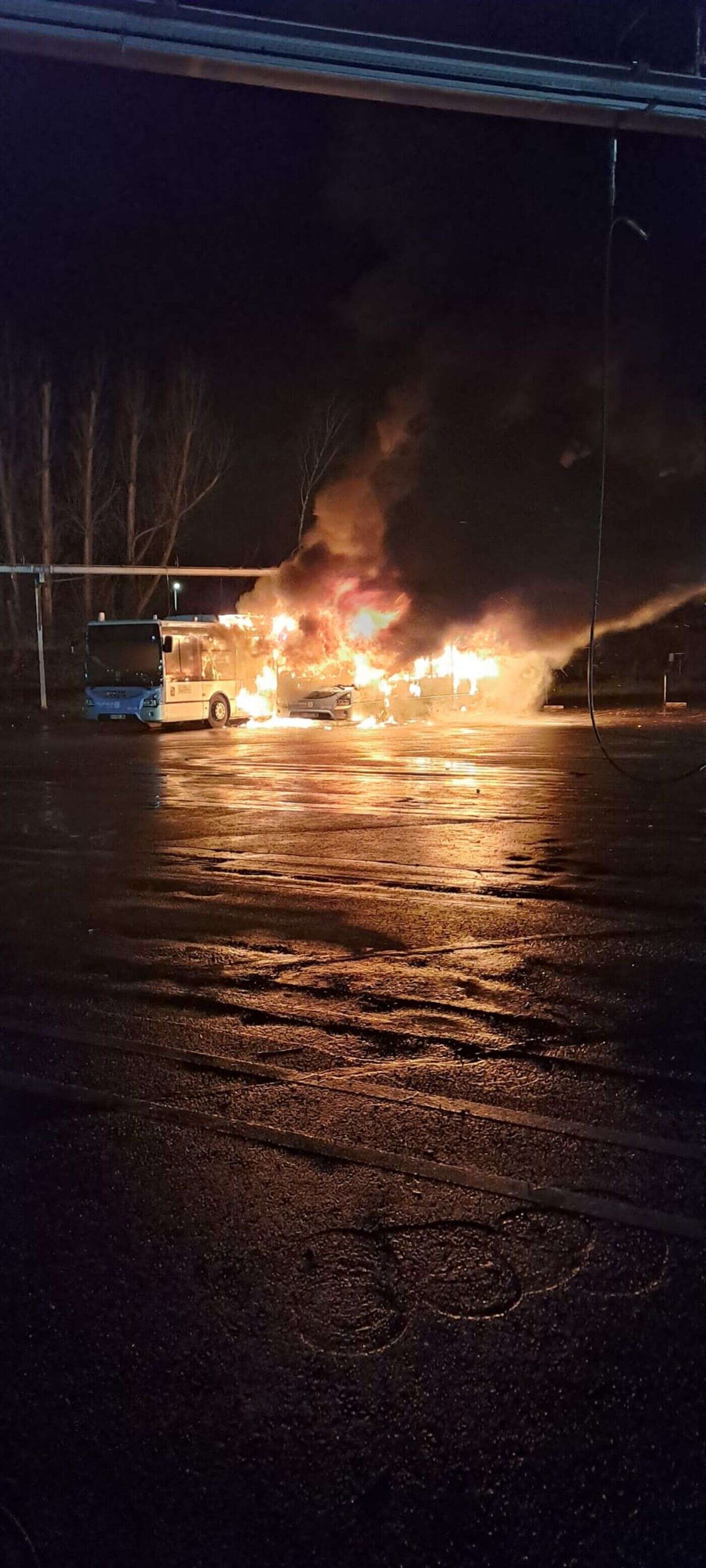 Cergy-Pontoise : deux bus du dépôt de Saint-Ouen-l’Aumône partent en fumée