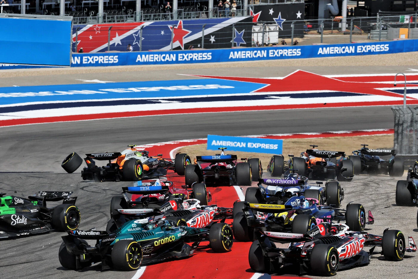 F1, GP des États-Unis : revivez le départ mouvementé du sprint avec les deux McLaren sorties au premier virage