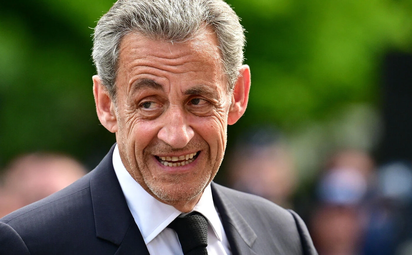 « Pas d’autre solution que la dissolution » : pour Nicolas Sarkozy, Emmanuel Macron n’aura pas le choix si le gouvernement tombe