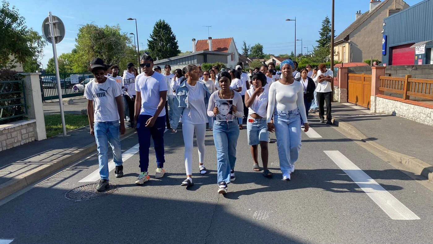 « Il n’avait que 16 ans. Il ne méritait pas ça » : une marche blanche pour Liroye, l’adolescent tué près d’Orléans