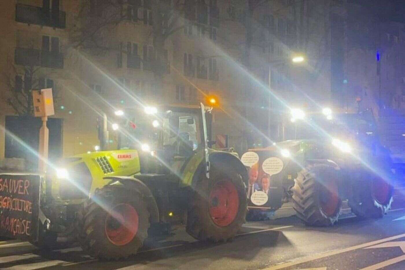 Paris : deux agriculteurs sont arrivés en tracteur jusqu’aux abords de la tour Eiffel