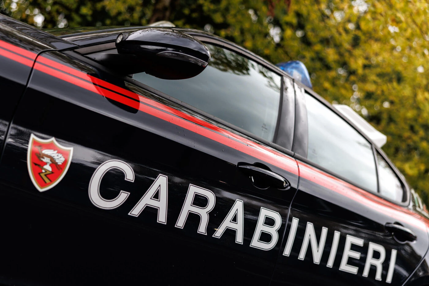 « J’ai vraiment cru qu’il allait me tuer » : victime de violences conjugales, une ex-mannequin fait arrêter son petit ami italien