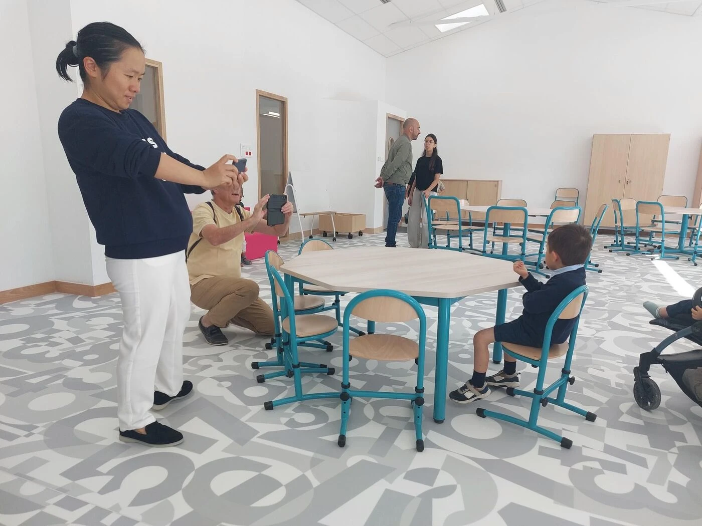 « Le quartier commence à vivre » : à Cormeilles-en-Parisis, les familles découvrent l’école de la nouvelle marina
