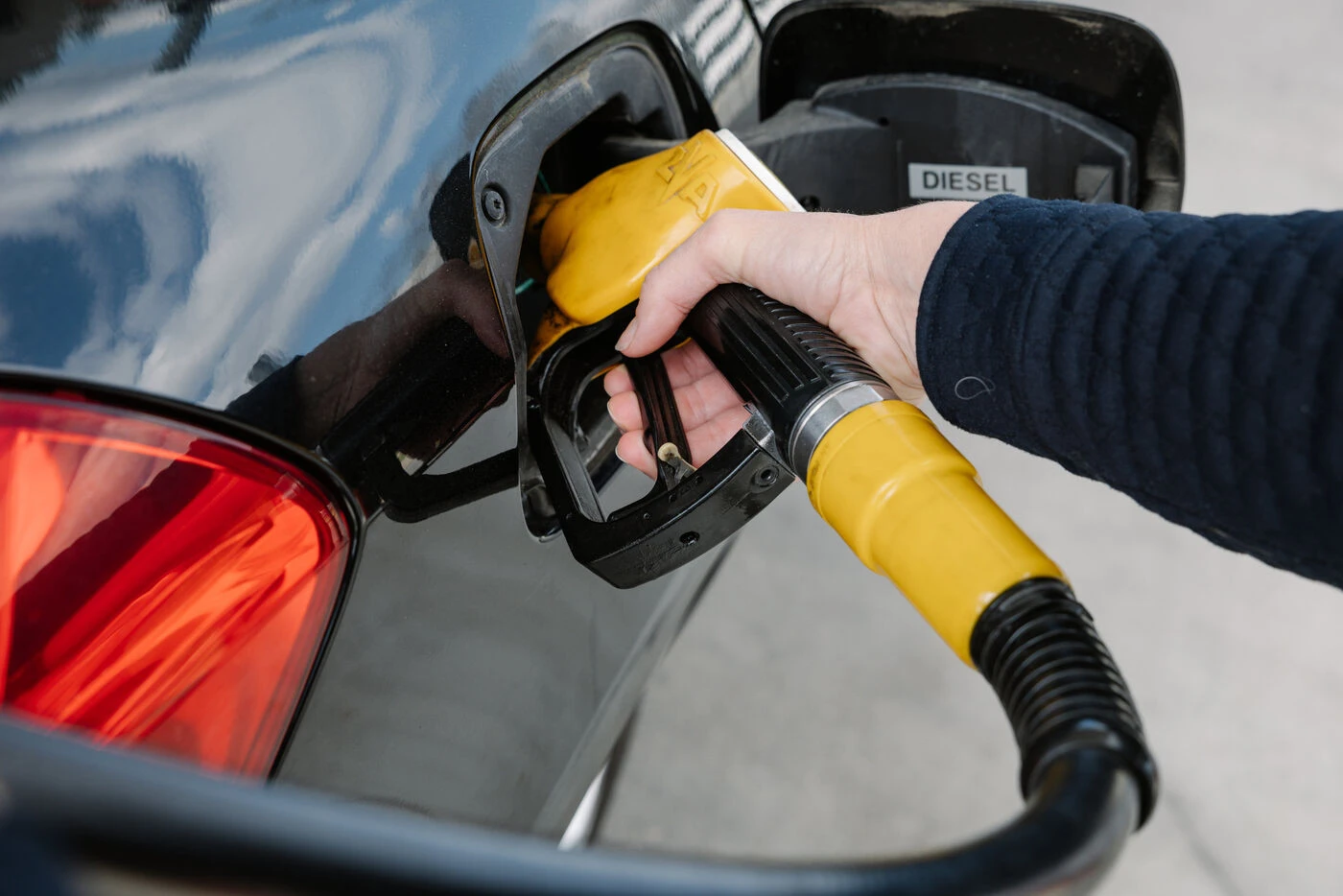 Prix du carburant : 636 500 demandes de gros rouleurs, 14 millions de prêts financés… Le premier bilan des aides de l’État