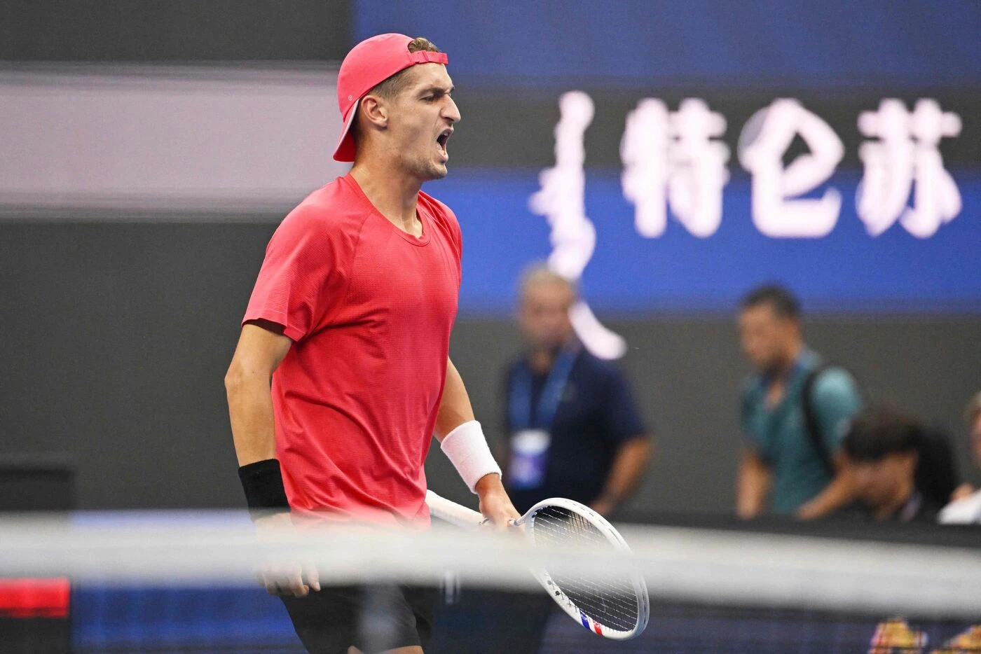 « Impossible de me rappeler où j’étais » : Terence Atmane abandonne à Shanghai à cause d’un « stress thermique »