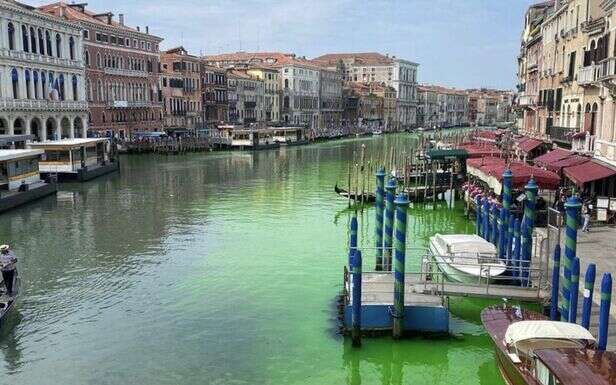 Tronçon du Grand Canal vert fluo à Venise : la substance à l’origine du changement de couleur identifiée