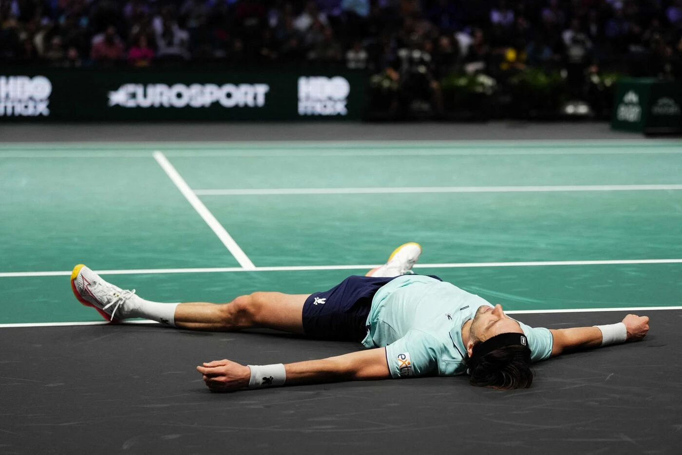 Rolex Paris Masters : lob millimétré, jet de raquette, Rinderknech à terre... la vidéo du point exceptionnel de Vacherot