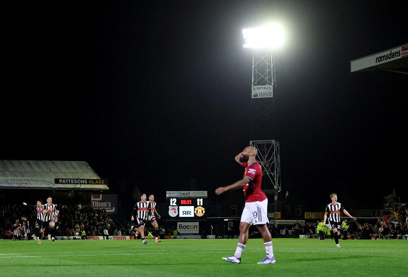 Football : Manchester United humilié par une équipe de 4e division en Coupe de la Ligue, Amorim déjà menacé ?
