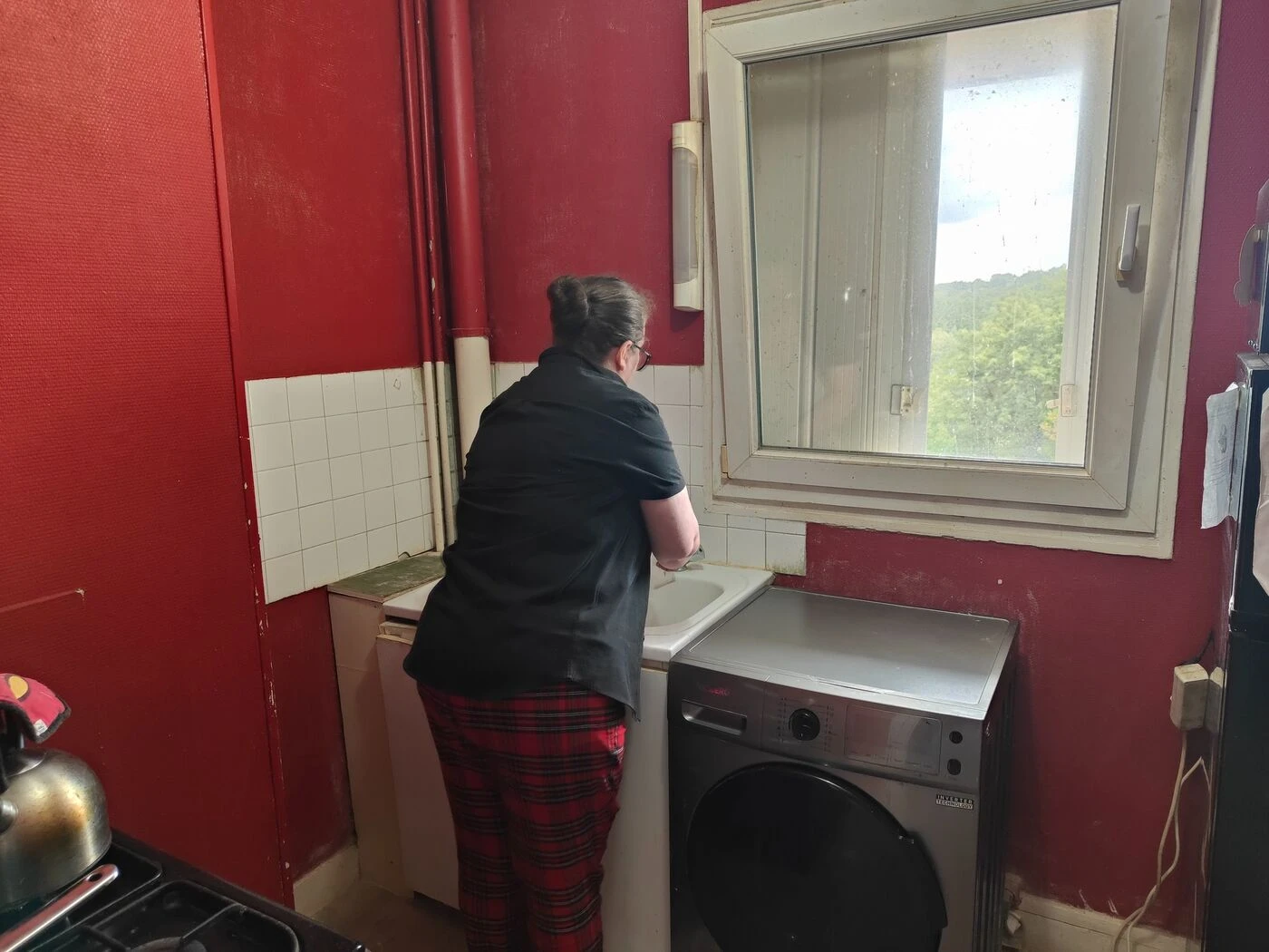 « Cet appartement me dégoûte » : face aux cafards, la colère de Séverine contre son bailleur à Corbeil-Essonnes