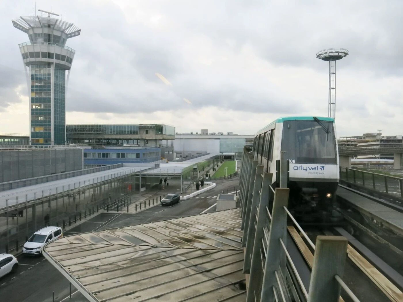 Pendant les fermetures d’été du RER B, Orlyval sera gratuit pour les abonnés Navigo