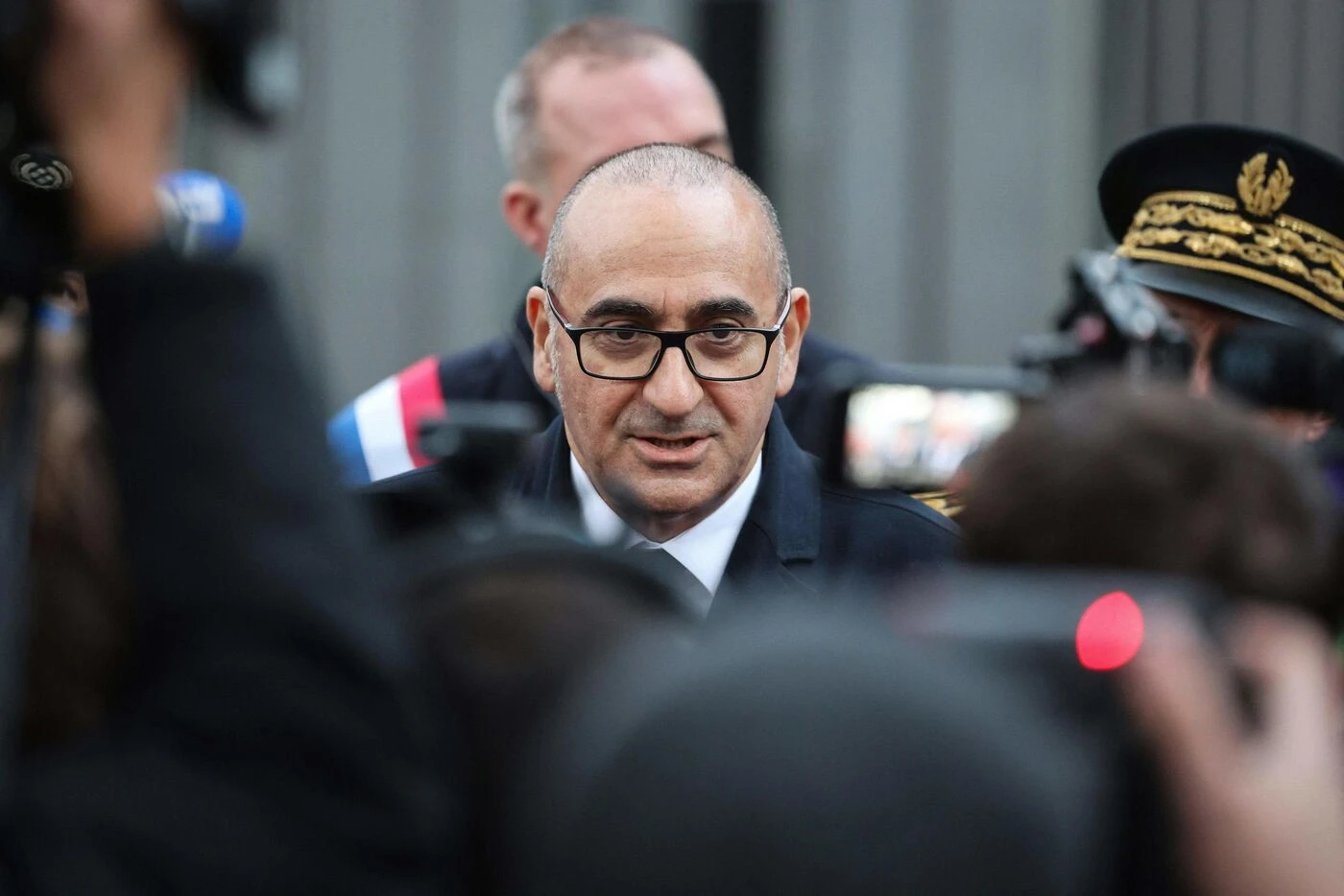 Attaque à Oléron : le pronostic vital des victimes « n’est plus engagé » malgré de graves blessures, indique Laurent Nuñez