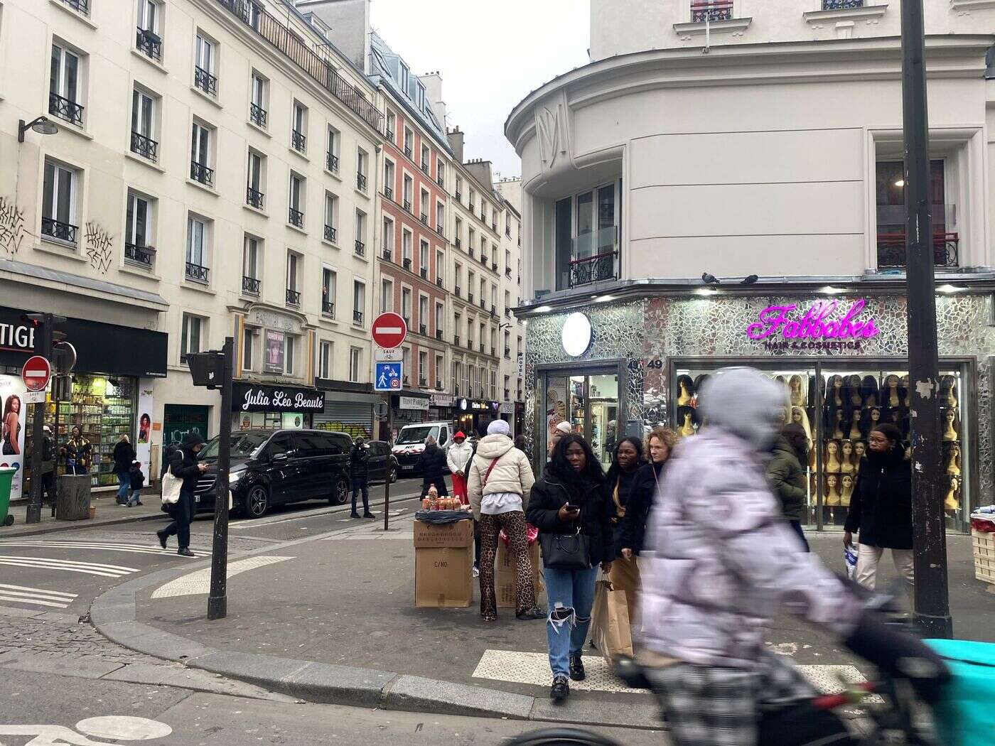 Paris : à peine expérimentée, la fermeture forcée des salons de coiffure dès 20 heures redonne déjà vie à Château-d’Eau