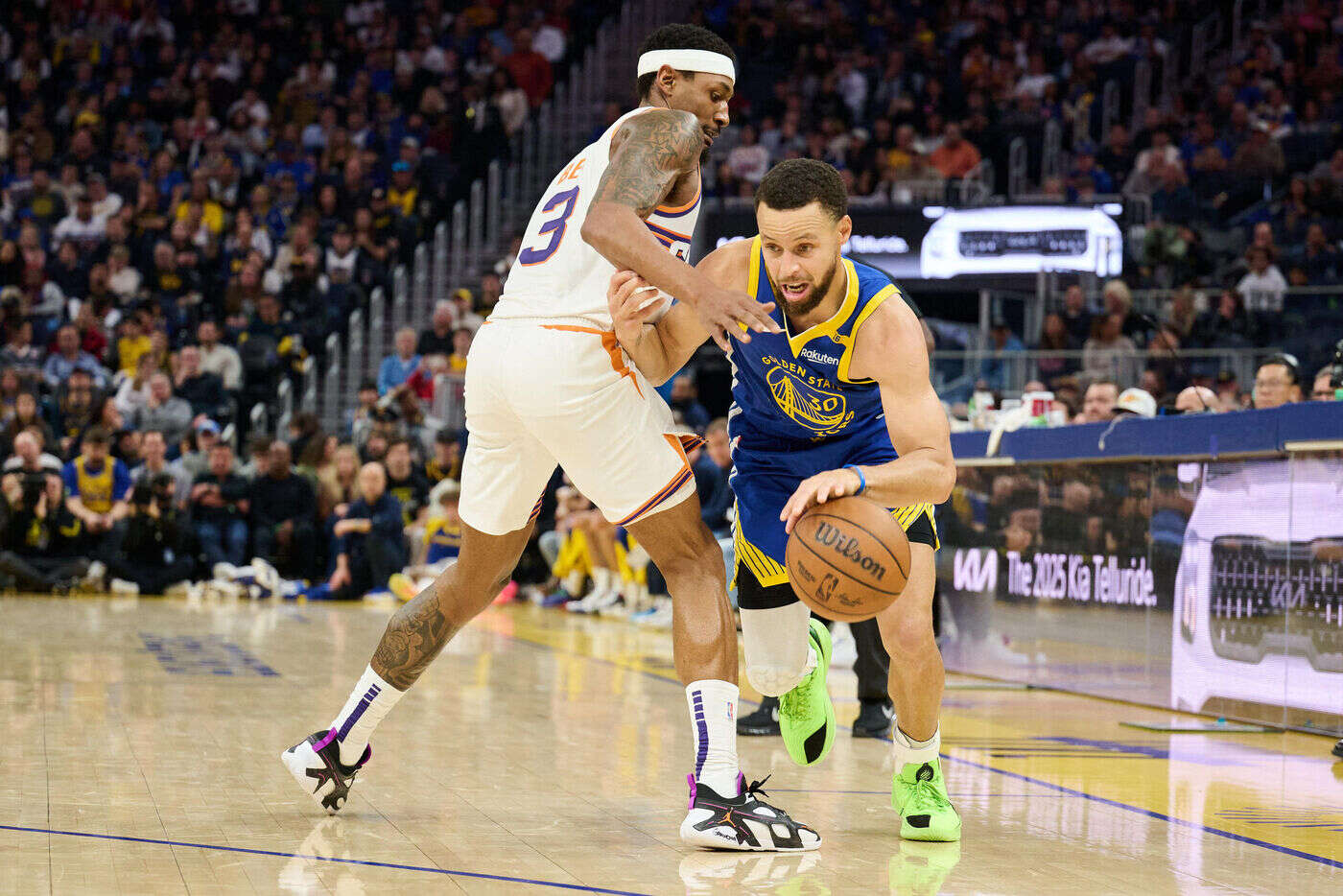 NBA : la vidéo du dribble spectaculaire et du tir génial au buzzer de Steph Curry contre les Suns