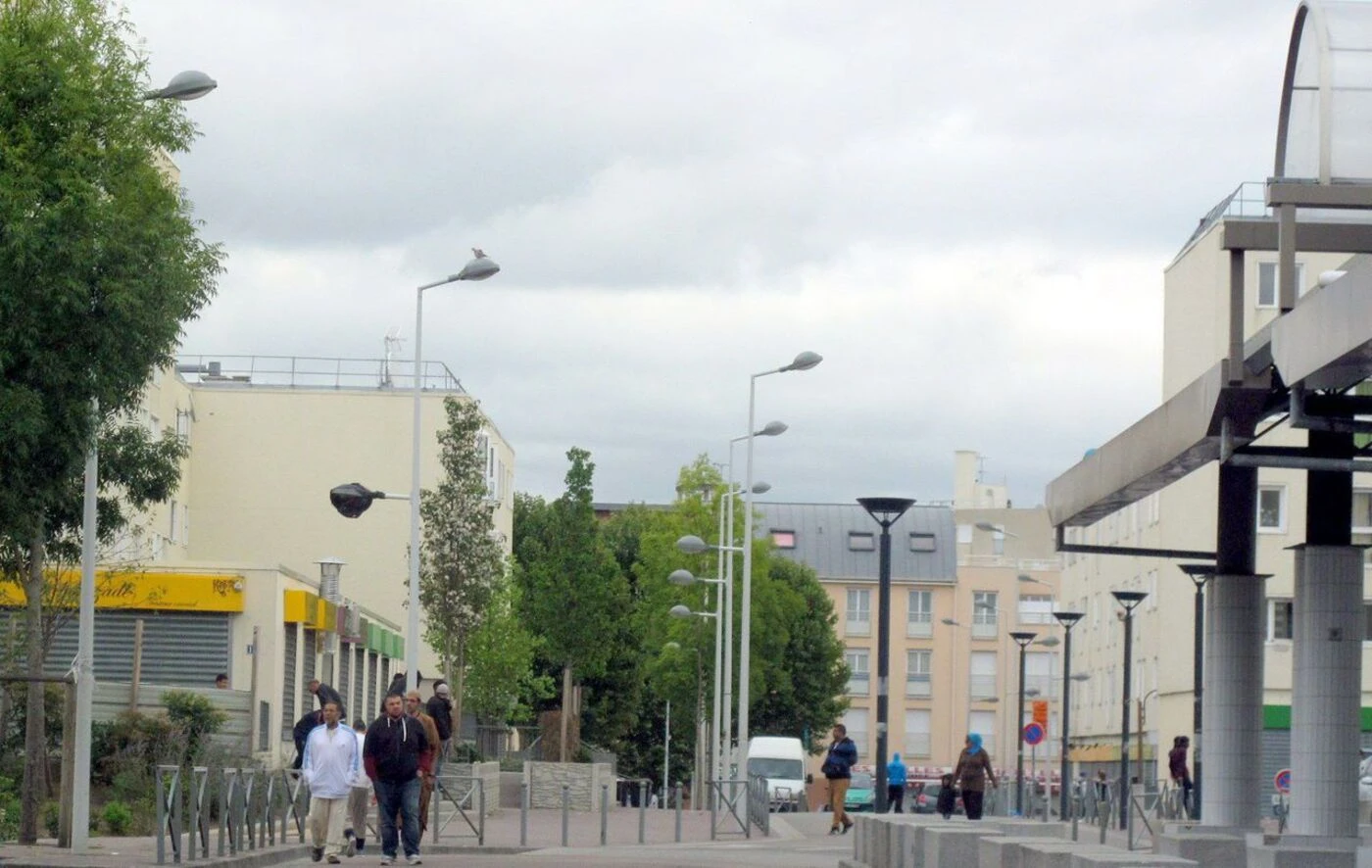 Chanteloup-les-Vignes : il tire des coups de feu depuis son balcon