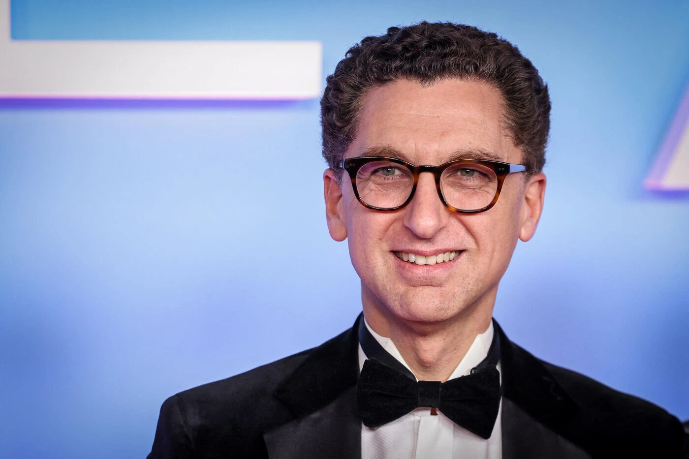 Canal + : Maxime Saada « assume » sa réponse à la tribune anti-Bolloré, mais nie toute « liste noire »