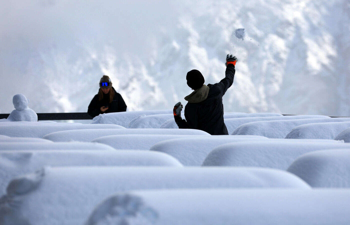 États-Unis : un enfant de 12 ans blessé par balles après avoir lancé une boule de neige sur une voiture