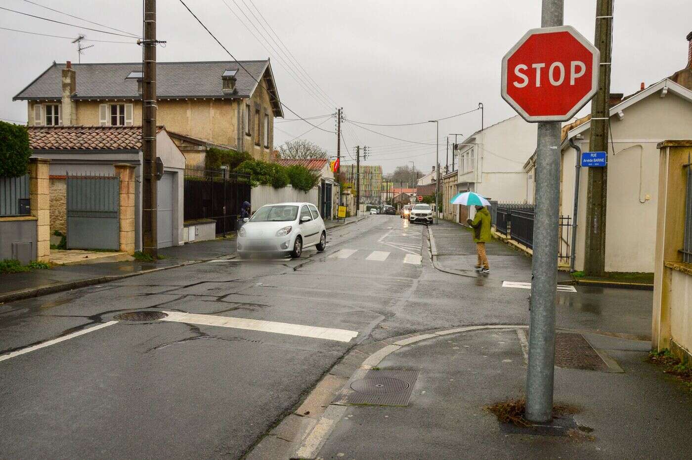 « Il y en a peut-être trop » : à La Rochelle, 14 panneaux stop installés sur moins de 500 m animent le débat