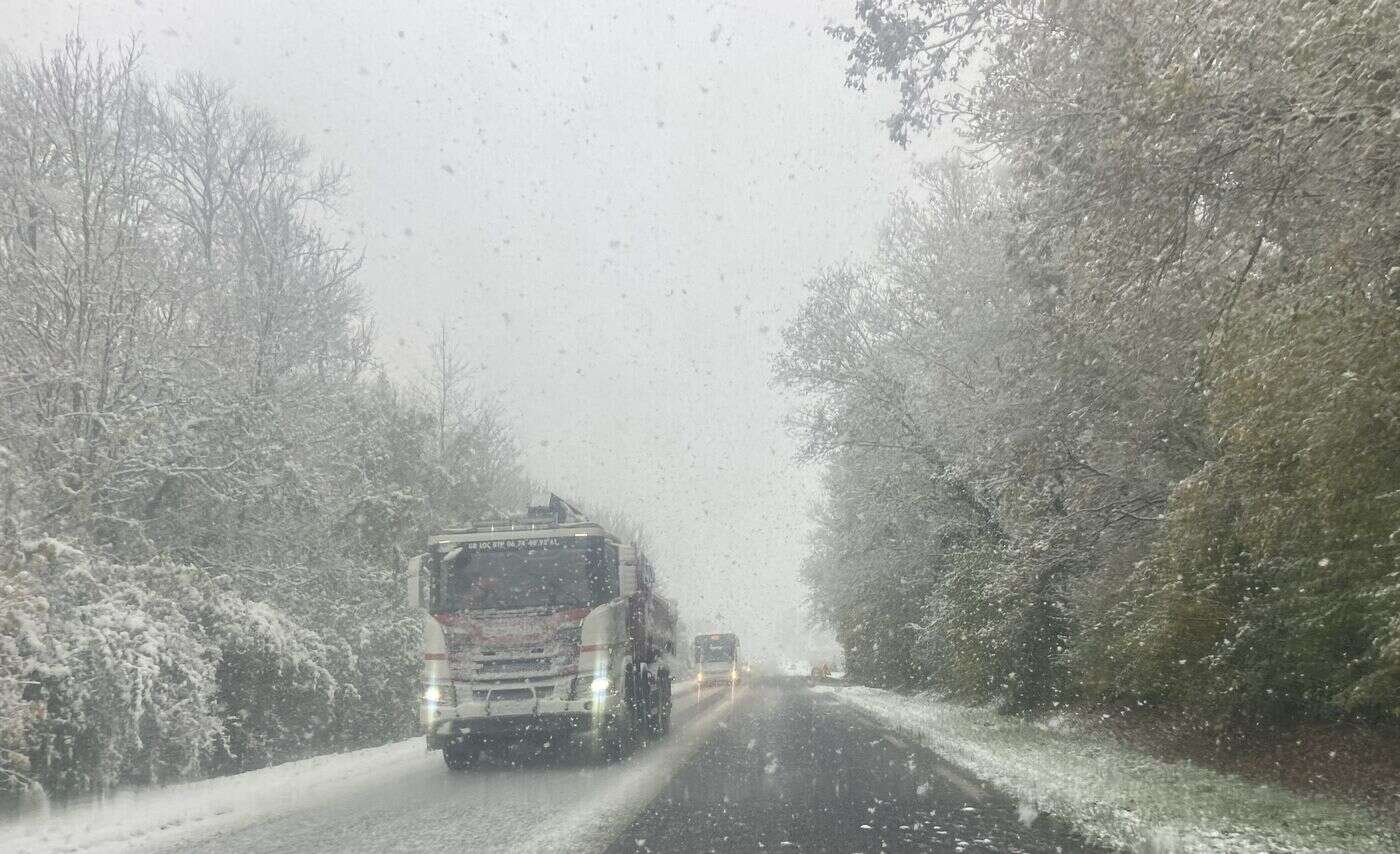 « J’ai passé la nuit entière dans la voiture » : Thomas, 19 ans, bloqué depuis jeudi soir par la neige sur l’autoroute A36