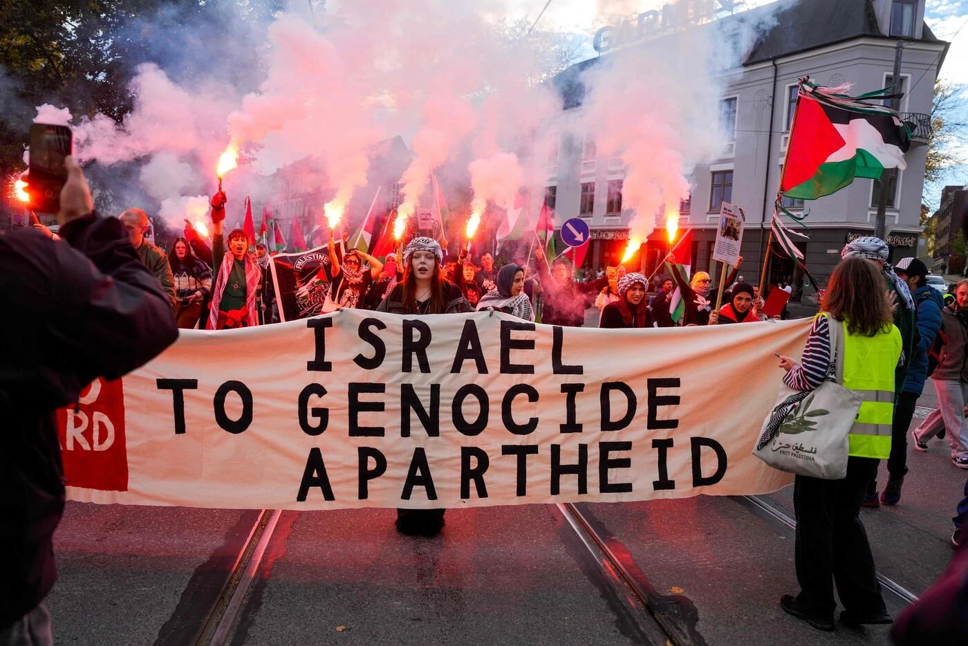 « Carton rouge » : avant le match Norvège-Israël, des manifestants appellent à exclure l’État hébreu des compétitions