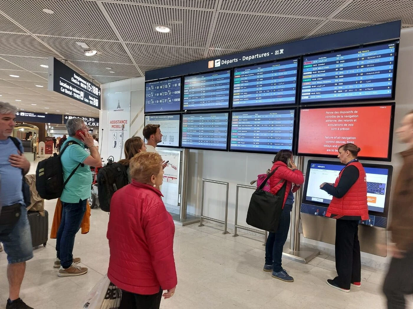 Panne à l’aéroport d’Orly : le problème de radar enfin résolu, « quelques retards » peuvent encore être observés