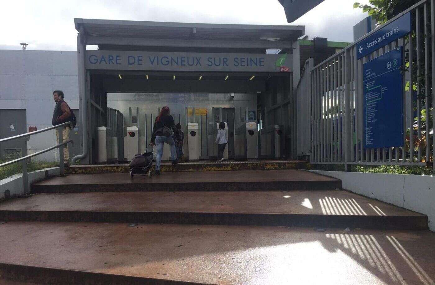 Vigneux-sur-Seine : un homme poignardé par son beau-frère devant la gare RER