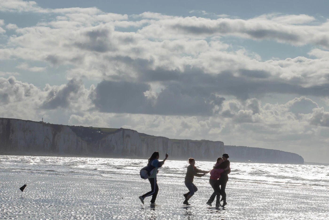 « Pas un mois sans demande de tournage ! » : la pittoresque ville d’Ault en Picardie attire les caméras