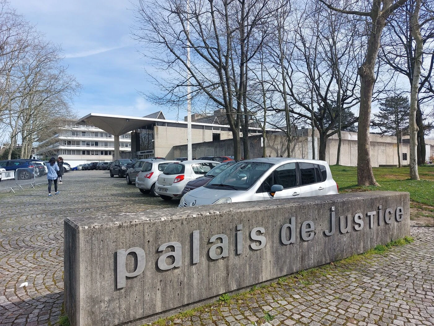 Refus d’obtempérer, course-poursuite en état d’ivresse et 4 blessés : 18 mois de prison pour le chauffard d’Étampes